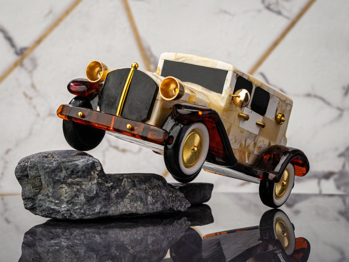 BalticBliss car figurine with Baltic amber.