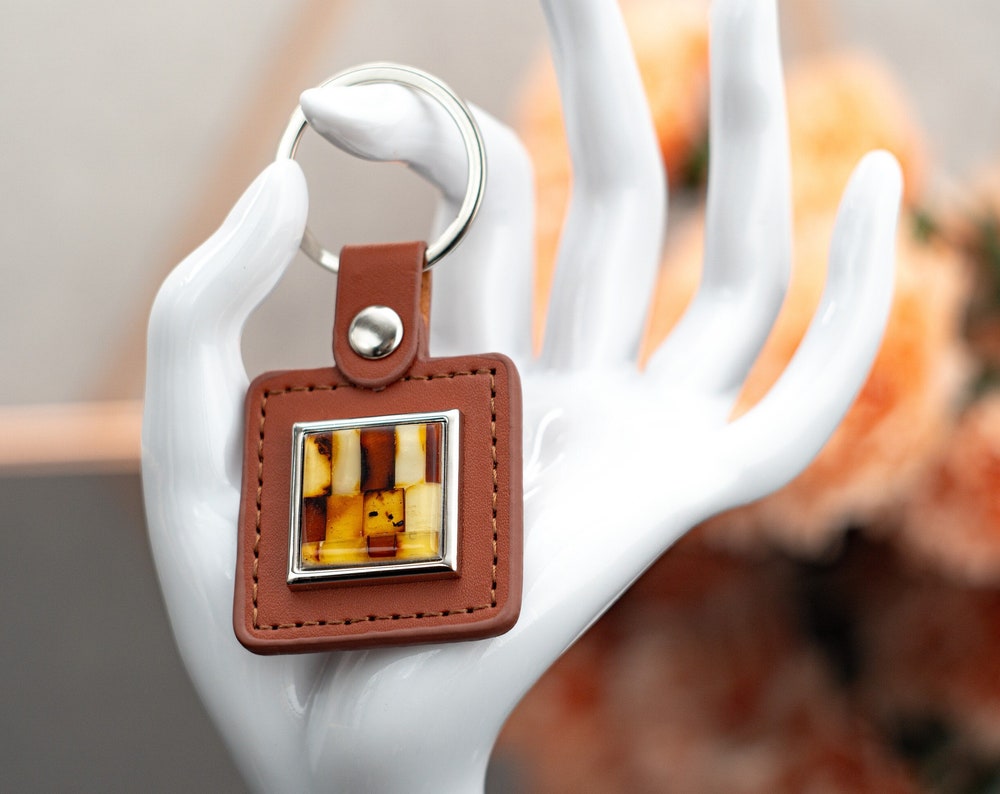 BalticBliss amber keychain with leather.